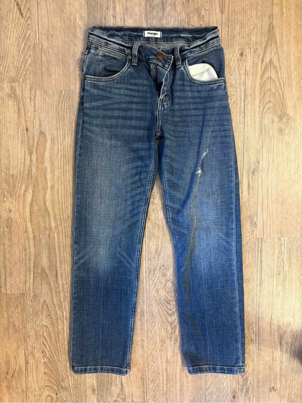 Wrangler Women’s Indigo Blue Relaxed Straight Jeans